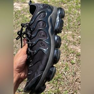 Nike all black vapormaxes size 14